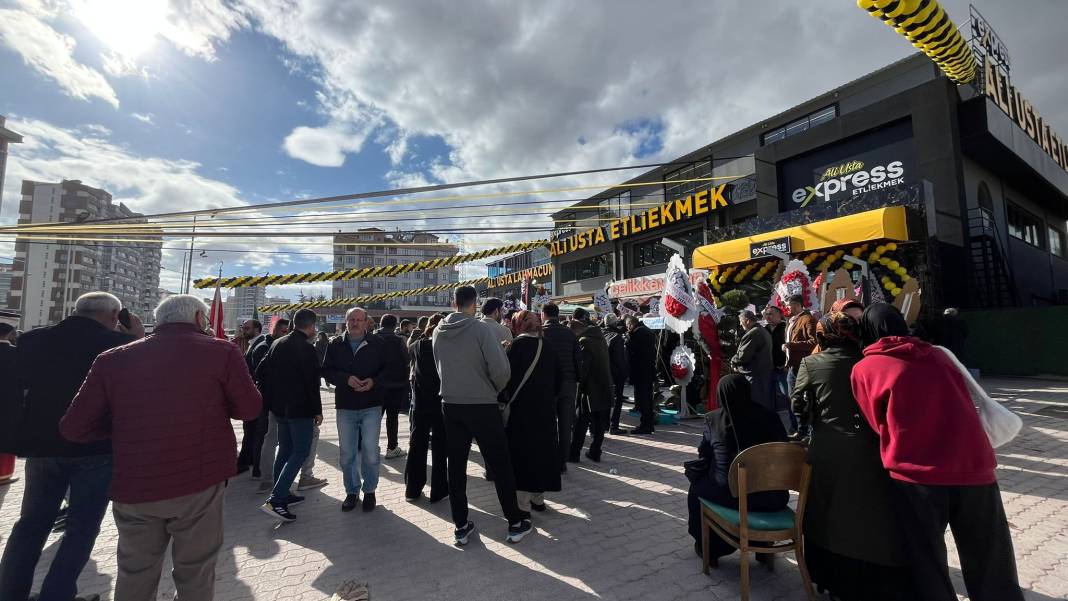 Konya’daki bu konumda 70 TL’ye etliekmek satılıyor 2